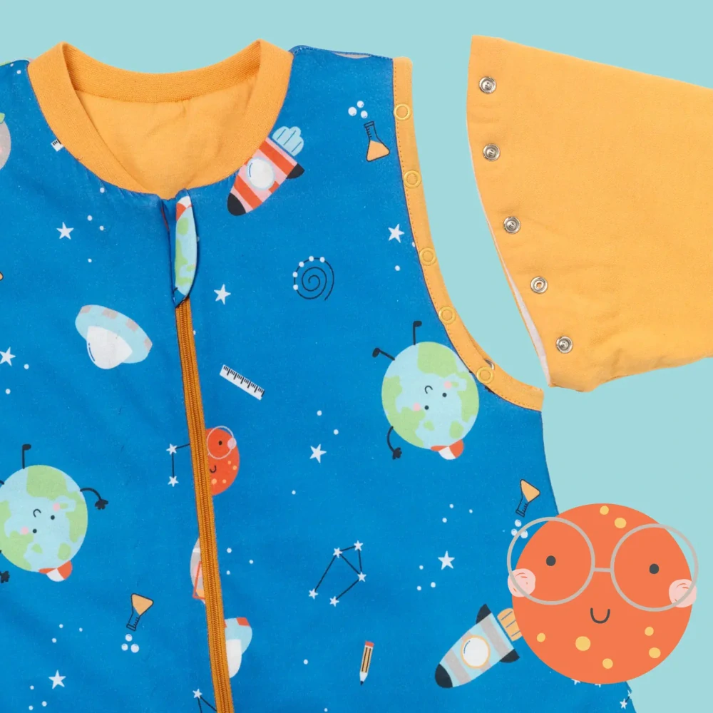 CELOROČNÝ PROTISKLZOVÝ spací vak s odopínateľnými rukávmi a s voľnými nohami „DUPAČKY“  Vesmír, 100% BAVLNA, 90cm