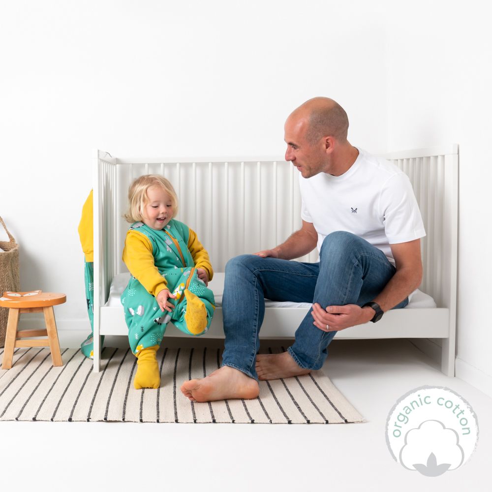 ORGANICKÁ BAVLNA - Zelený CELOROČNÝ PROTISKLZOVÝ spací vak s odopínateľnými rukávmi a s voľnými nohami „DUPAČKY“, 90cm