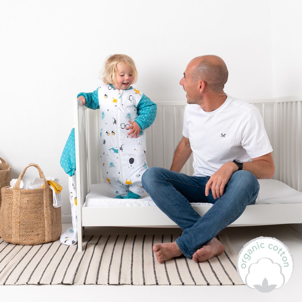 ORGANICKÁ BAVLNA - Modrý CELOROČNÝ PROTISKLZOVÝ spací vak s odopínateľnými rukávmi a s voľnými nohami „DUPAČKY“, 110cm