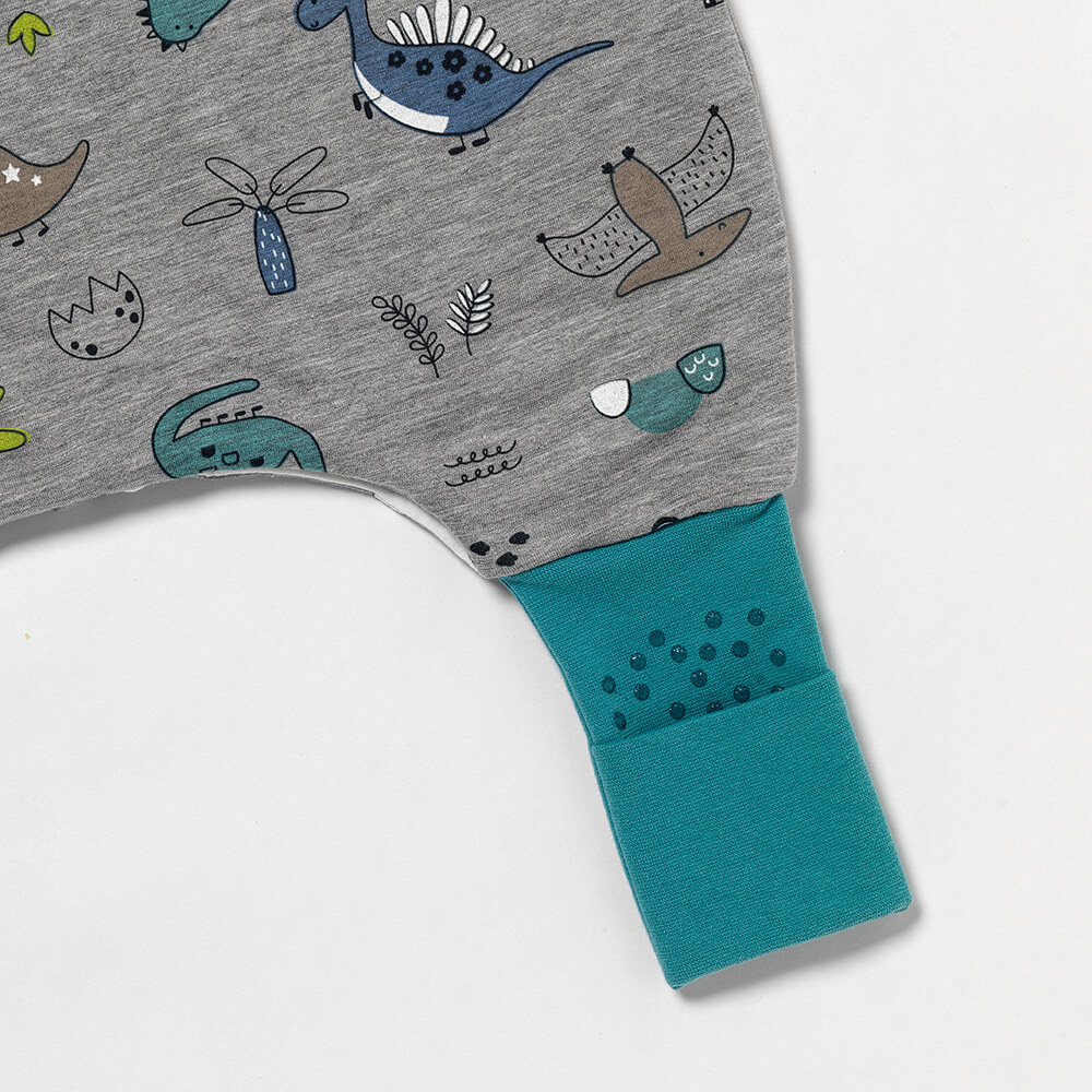 MODAL - Dinosauři CELOROČNÝ PROTISKLZOVÝ spací vak s odopínateľnými rukávmi „DUPAČKY“, 70cm