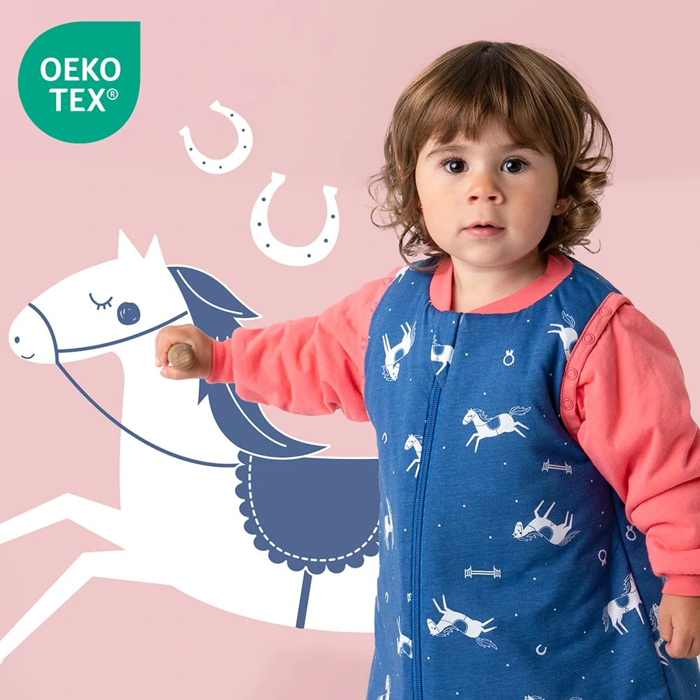 CELOROČNÝ PROTISKLZOVÝ spací vak s odopínateľnými rukávmi a s voľnými nohami „DUPAČKY“  Koníci, 100% BAVLNA, 120cm