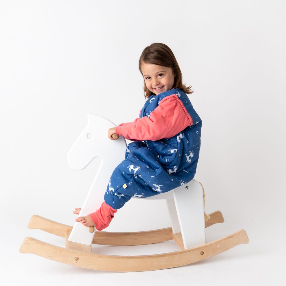 CELOROČNÝ PROTISKLZOVÝ spací vak s odopínateľnými rukávmi a s voľnými nohami „DUPAČKY“  Koníci, 100% BAVLNA, 90cm