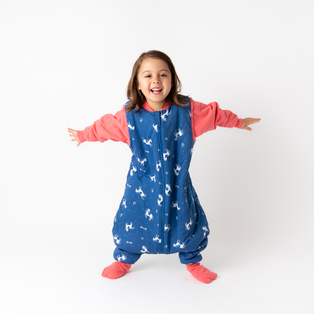 CELOROČNÝ PROTISKLZOVÝ spací vak s odopínateľnými rukávmi „DUPAČKY“ , 100% BAVLNA Koníci 80cm